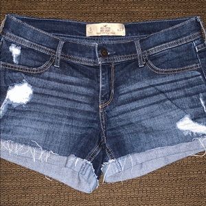 Super Cute Dark Wash Hollister Shorts 💙